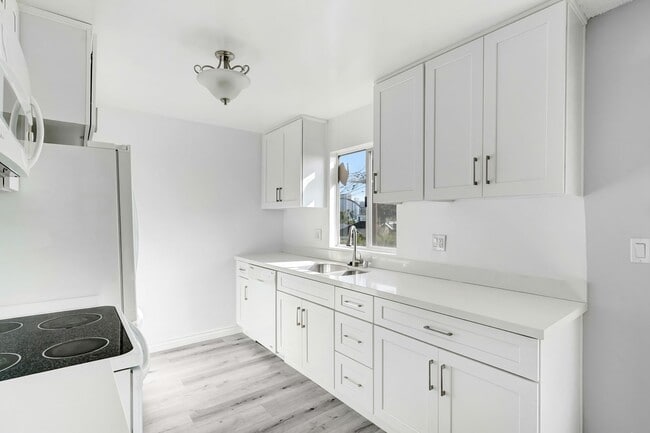 Foto del edificio - 12246 Montana Ave