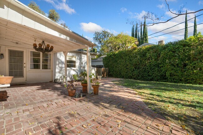 Foto del edificio - 12341 Laurel Terrace Dr