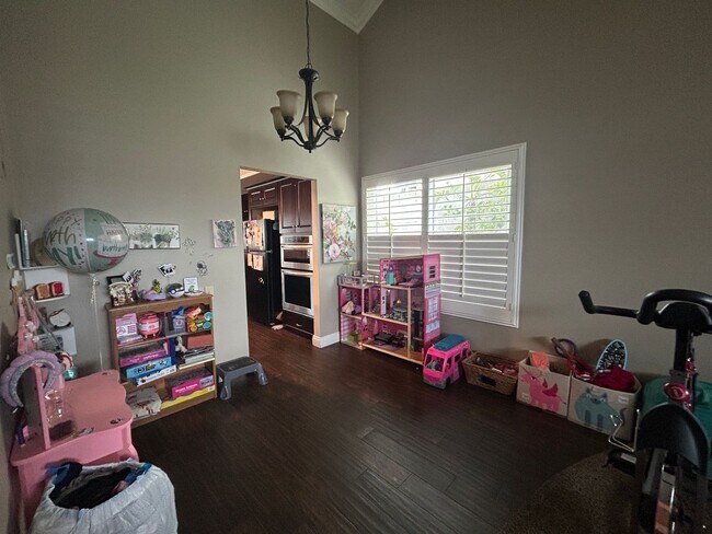 Foto del edificio - PRICE REDUCTION! Charming 3 Bedroom 2 Bath...