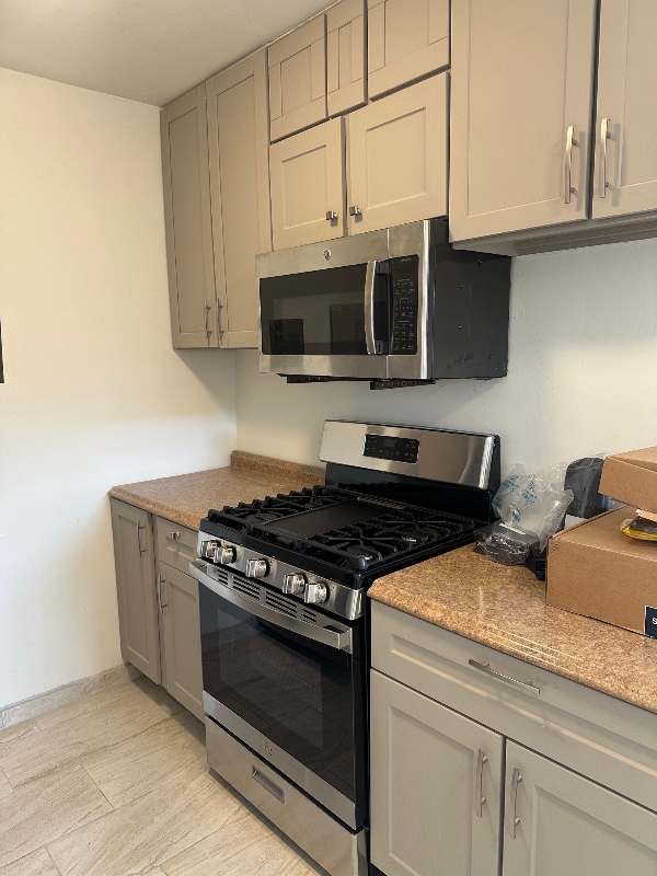 Building Photo - 1317 W 97th St