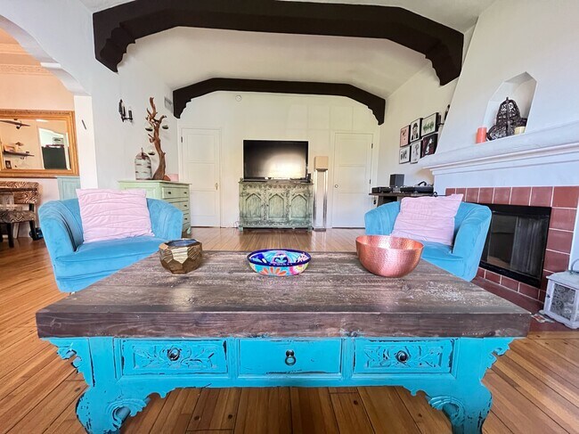 Foto del edificio - 6100 Alcott St