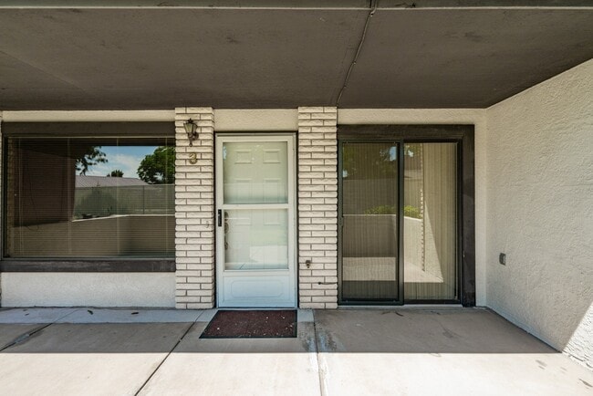 Building Photo - 2 Bedroom & 2 Bath Available in St. George!