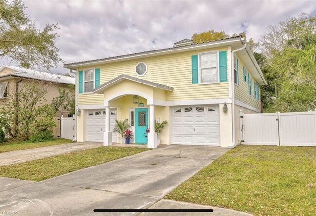 Building Photo - 3 br, 2.5 bath House - 3526 Overlook Drive...