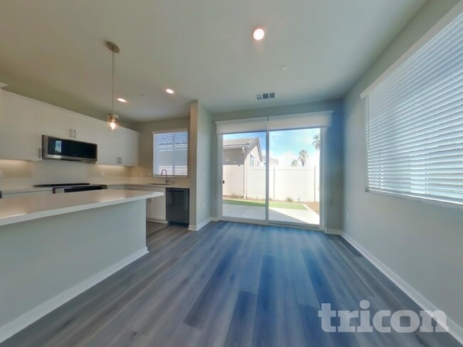 Building Photo - 605 Citron St