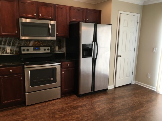 Foto del edificio - 5 Miller Pond Rd