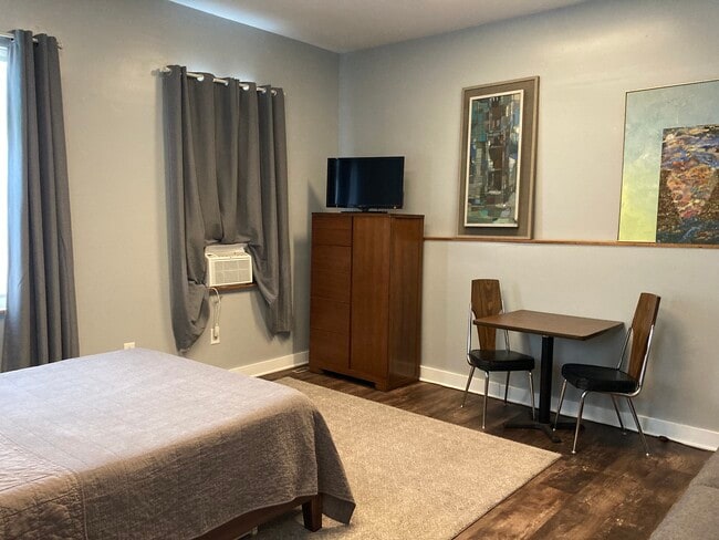 Building Photo - 1910 Donner St