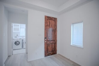 Building Photo - 10543 Shining Dawn Wy