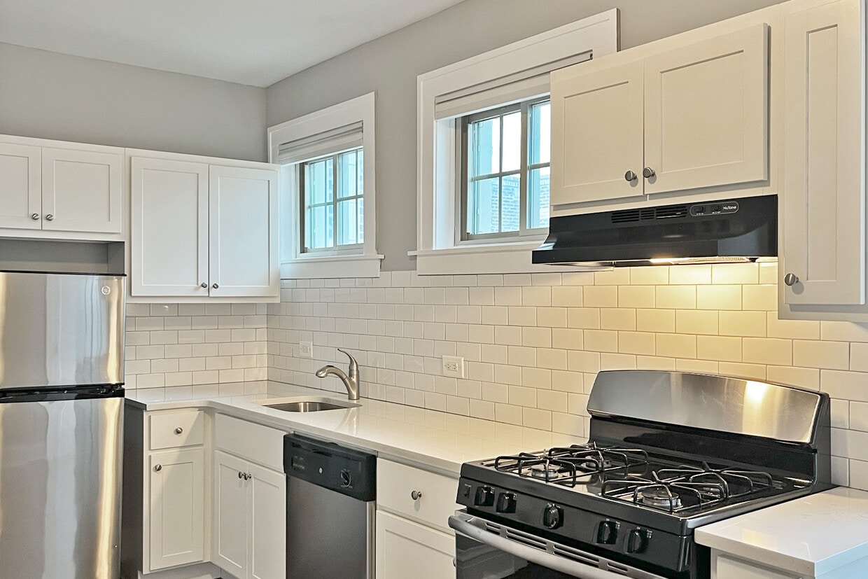 Foto principal - 305-315 S. Oak Park Ave. and 803-805 Randolph St.