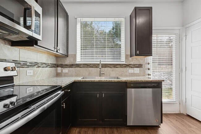 Foto del edificio - 6101 Steep Cactus Trail