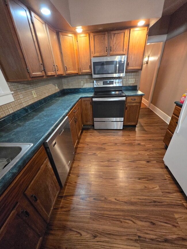 Building Photo - 911 N 20th St