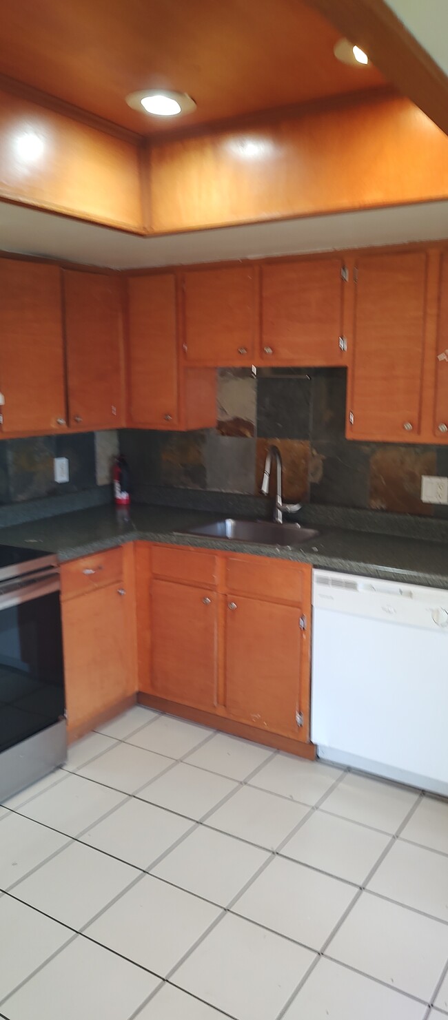 Here's the kitchen - 12130 Gibbs Rd