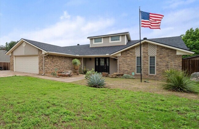 Building Photo - 213 Meadowhill Dr