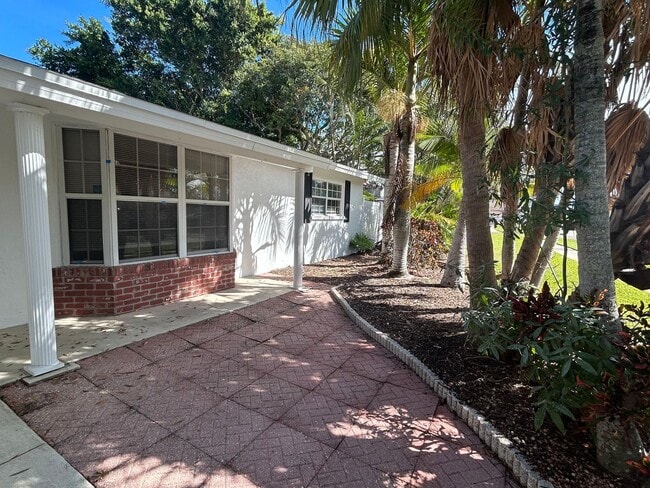 Foto del edificio - Remodeled 3 bedroom 2 bath Home in NE St Pete
