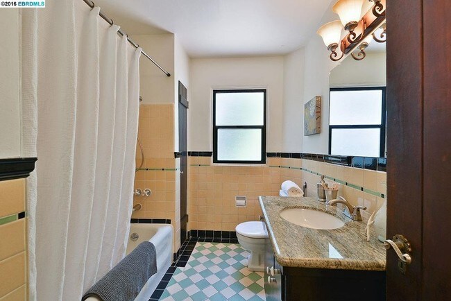 Foto del edificio - 3655 Calafia Ave