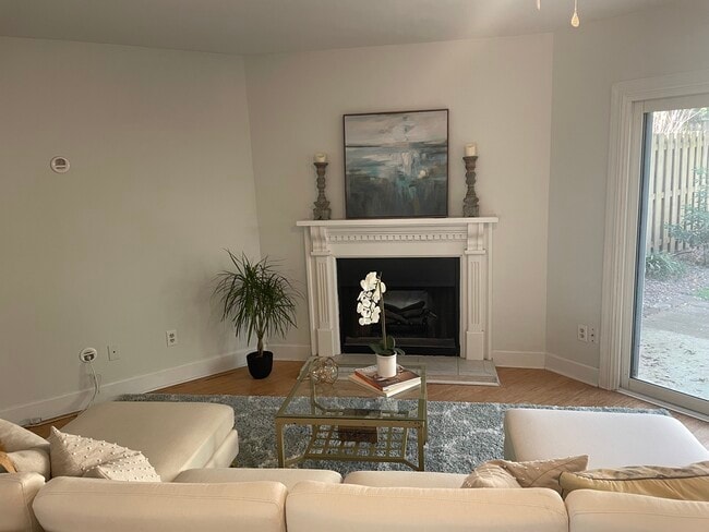 Building Photo - 1142 Monaco Dr