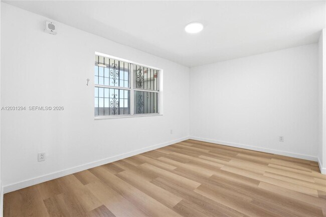 Foto del edificio - 2950 SW 3rd Ave