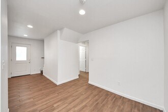 Building Photo - 12068 Beechnut St