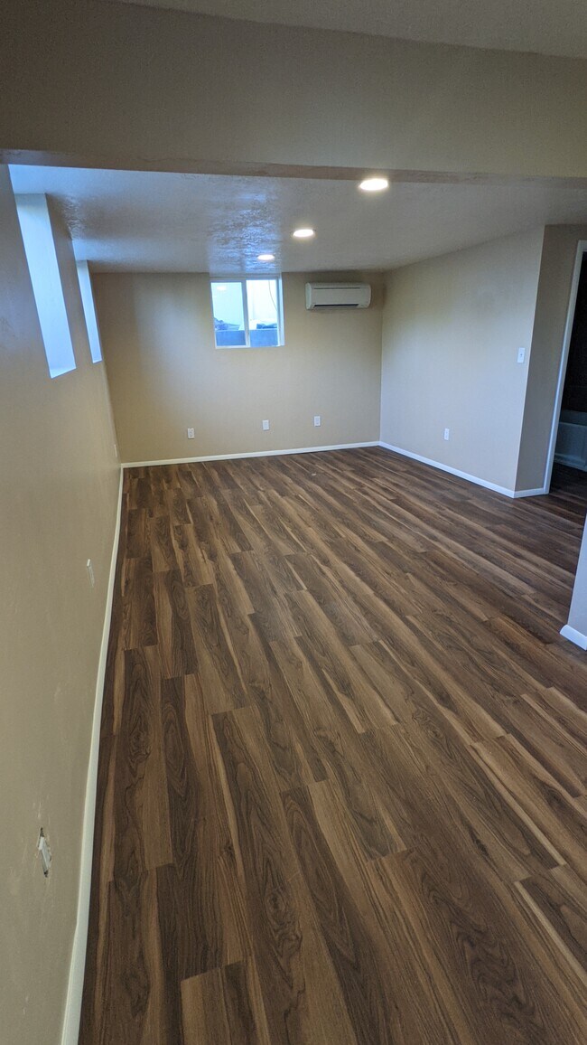 Sala de estar - 7976 W 2820 S