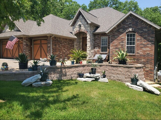 Building Photo - Custom 5 Bedroom Home with 3 Car Garage