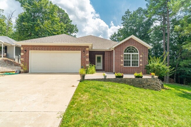 Building Photo - Immaculate 3 Bedroom Bella Vista Home! Amazing back patio!