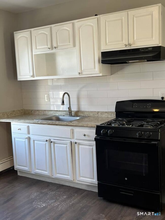 Building Photo - 162 Sheridan St