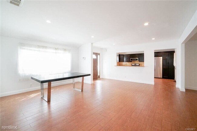 Building Photo - 3 br, 2 bath House - 6839 Balcom Ave