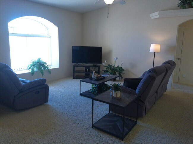Building Photo - Winter Rental Available October-April 2026
