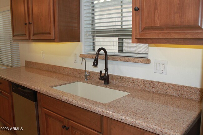 Foto del edificio - 1621 E Jacob St