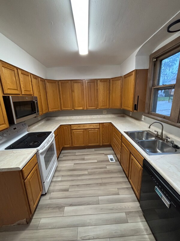 Foto principal - 601 Hillsboro Ave