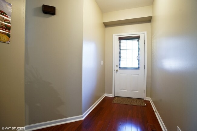 Building Photo - 2041 Ivy Ridge Dr