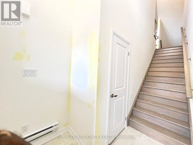 Building Photo - 522 Hudson Cres