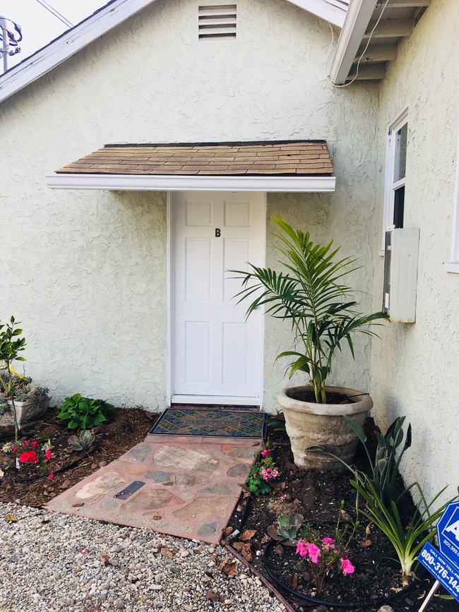 Front Entrance - 2022 Manhattan Beach Blvd