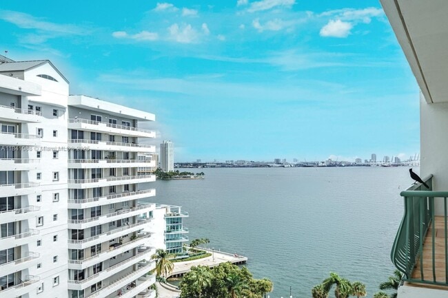 Building Photo - 1408 Brickell Bay Dr