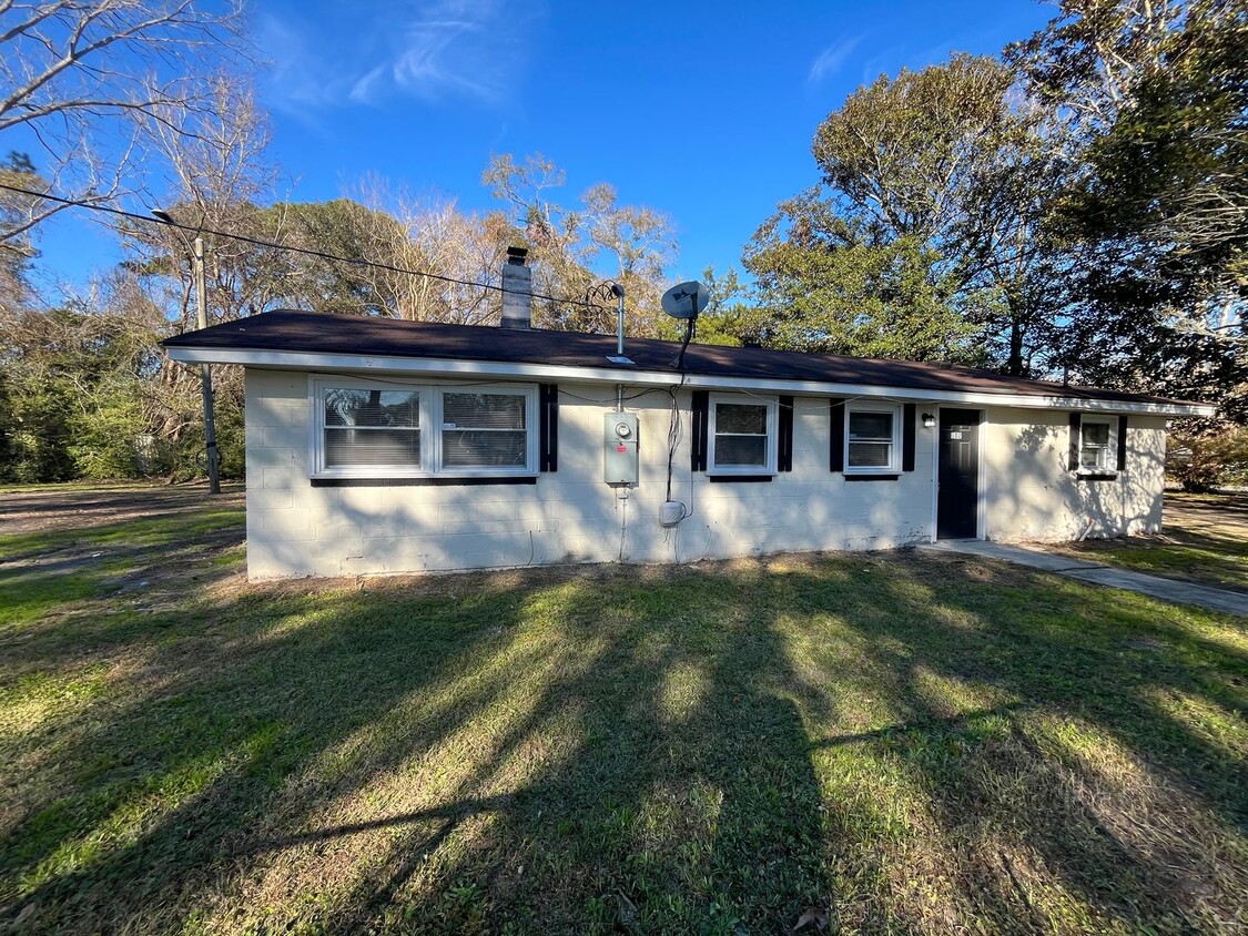 Primary Photo - Updated Four Bedroom Home in Ogeechee Farms