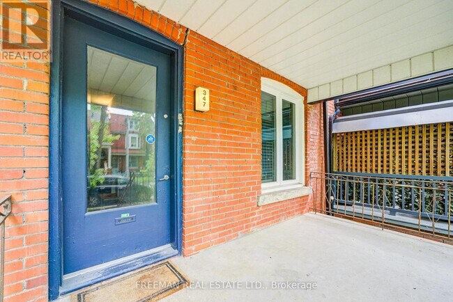 Photo du bâtiment - 347-347 Markham St