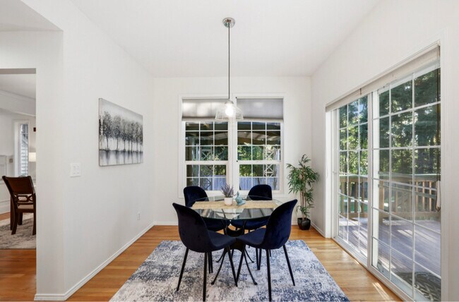 Foto del edificio - 2541 Lynnwood Ave NE