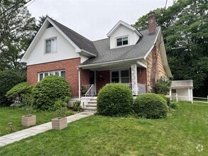 Building Photo - 40 Clunie Ave