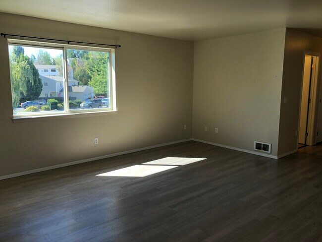 Foto del edificio - 270 NW Clay Ct