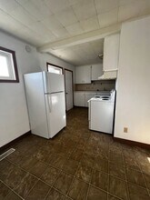 Building Photo - 802-806 Queen Ave SE