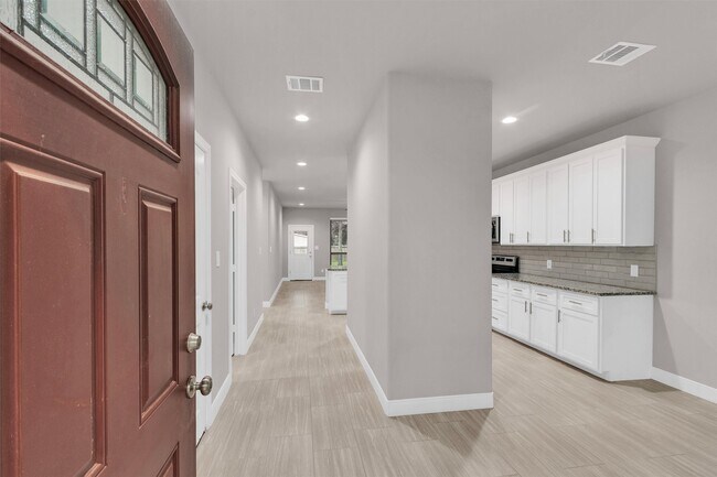 Building Photo - 11158 Lake Dr W