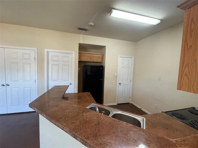 Building Photo - 110 Sunburst Ct