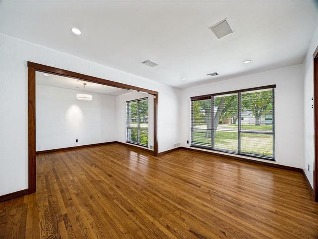 Building Photo - 5938 Willow Ln