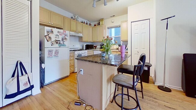 Foto del edificio - 2543 N Southport Ave