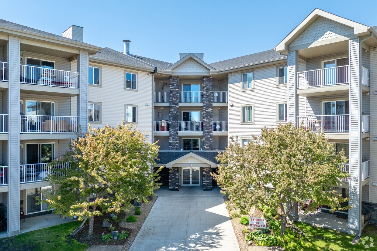 Building Photo - 60 Lawford Av