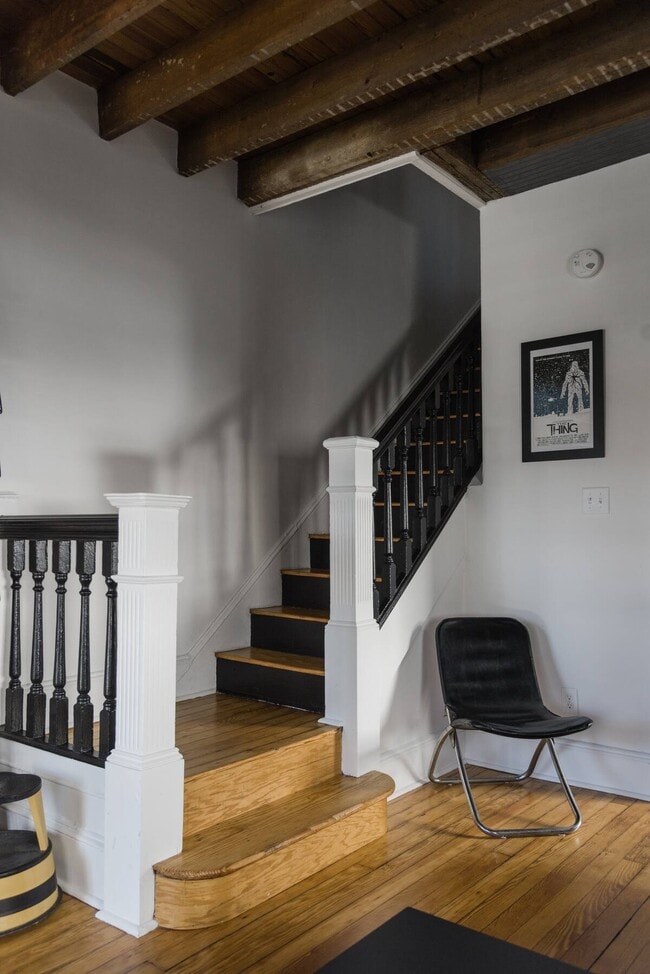 Building Photo - 248 Iona Ave
