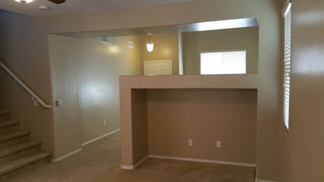 Foto del edificio - 17394 W Holland Ln