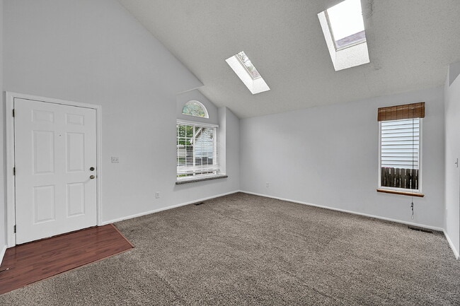 Foto del edificio - $2,495.00, 3 Bed 2 Bath tri-level home loc...