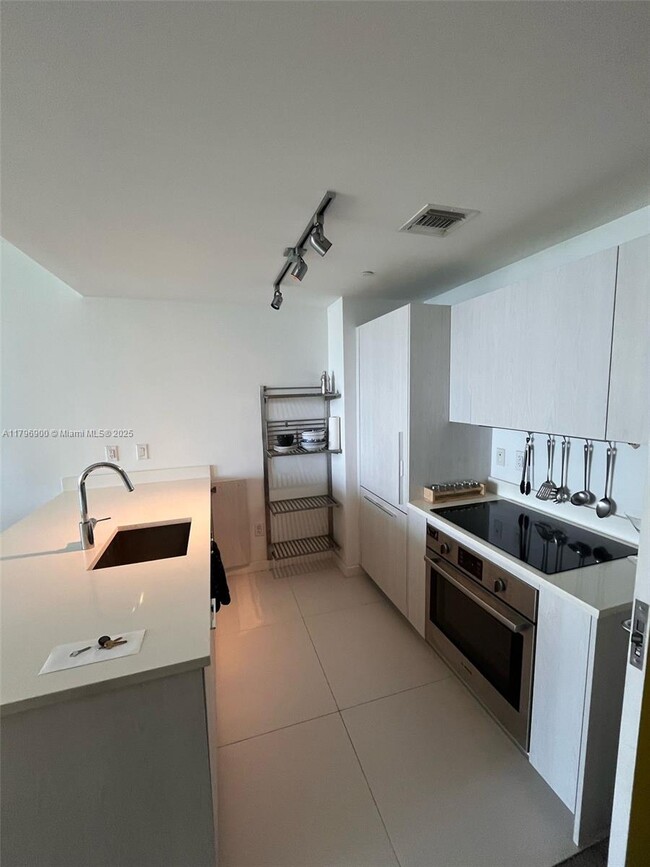Foto del edificio - 501 NE 31st St