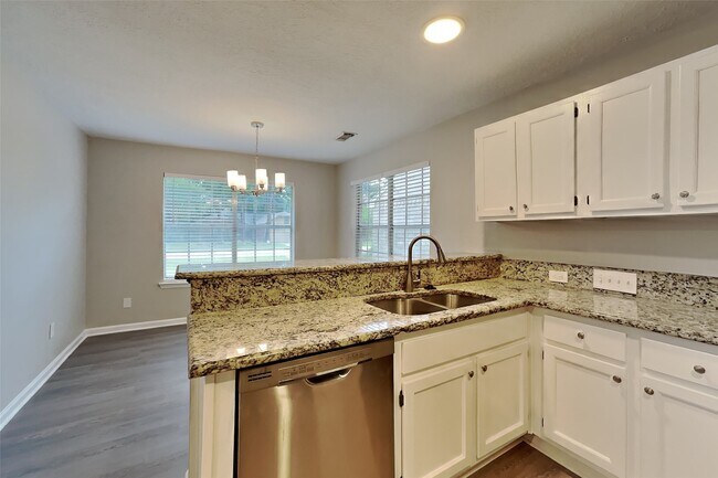 Foto del edificio - 64 Hickory Oak Dr