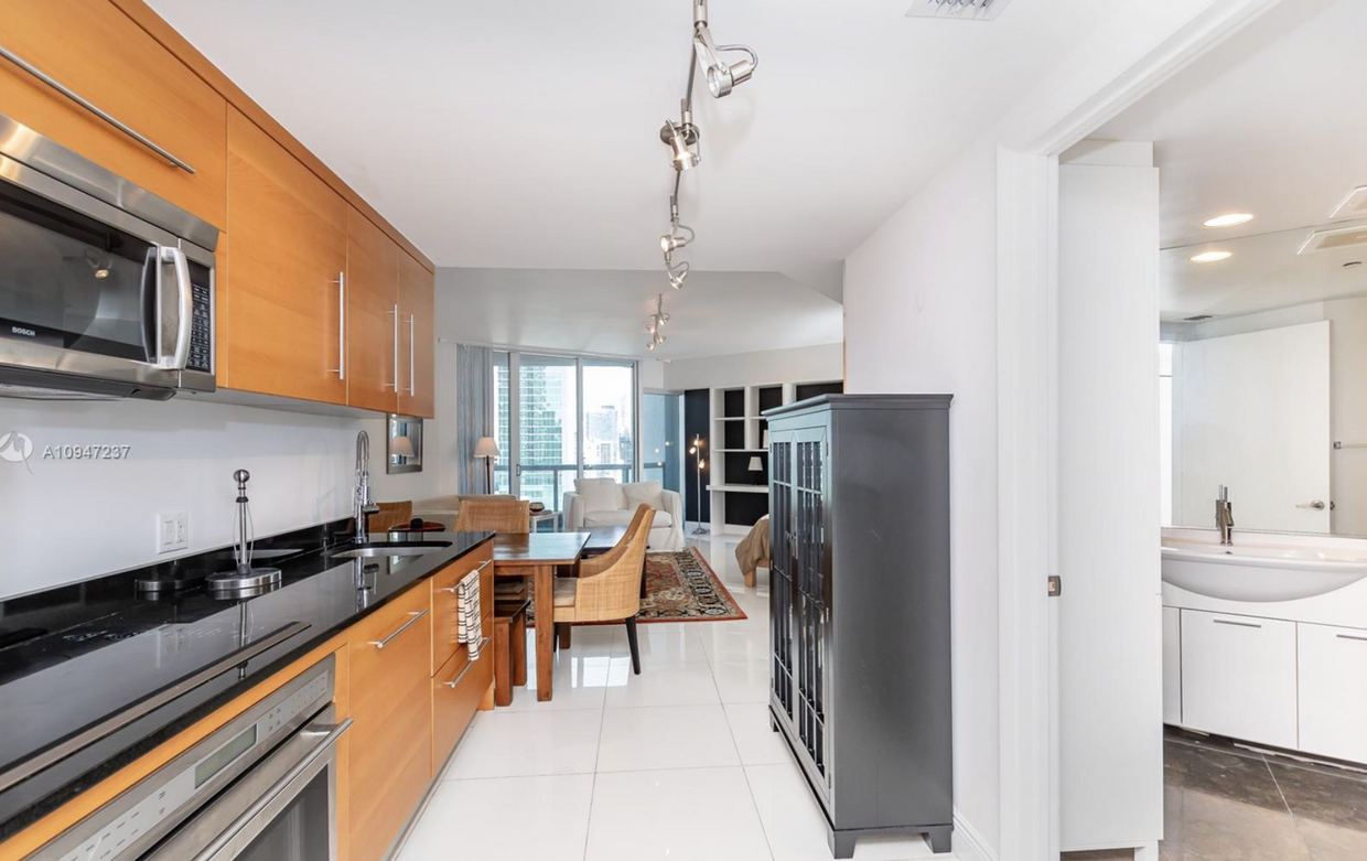 Building Photo - 477 Brickell Ave